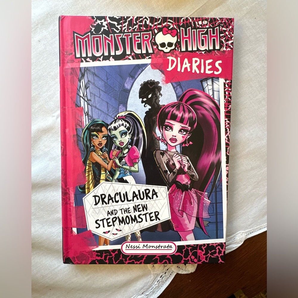 ⭐️ 3/$15 Monster High Diaries: Draculaura and the New Stepmomster Hardcover